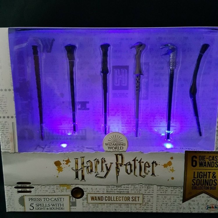 Harry Potter LIGHT and SOUND Wand Collector Set Гарри Поттер Набор палочек со звуком и светом Harry Potter LIGHT and SOUND Wand Collector Set Гарри Поттер Набор палочек со звуком и светом