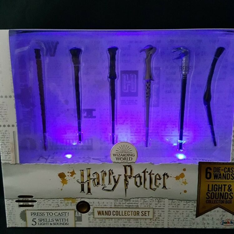 Harry Potter LIGHT and SOUND Wand Collector Set Гаррі Поттер Набір паличок зі звуком і світлом