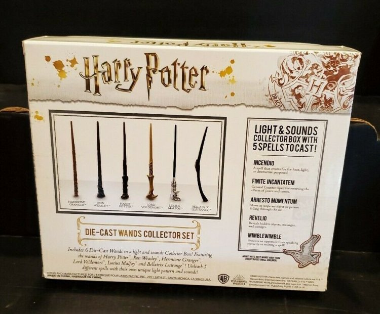 Harry Potter LIGHT and SOUND Wand Collector Set Гарри Поттер Набор палочек со звуком и светом Harry Potter LIGHT and SOUND Wand Collector Set Гарри Поттер Набор палочек со звуком и светом