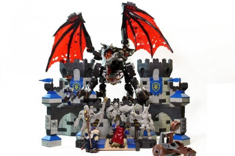 Mega Bloks World of Warcraft: deathwing's stormwind assault Mega Bloks World of Warcraft: deathwing's stormwind assault