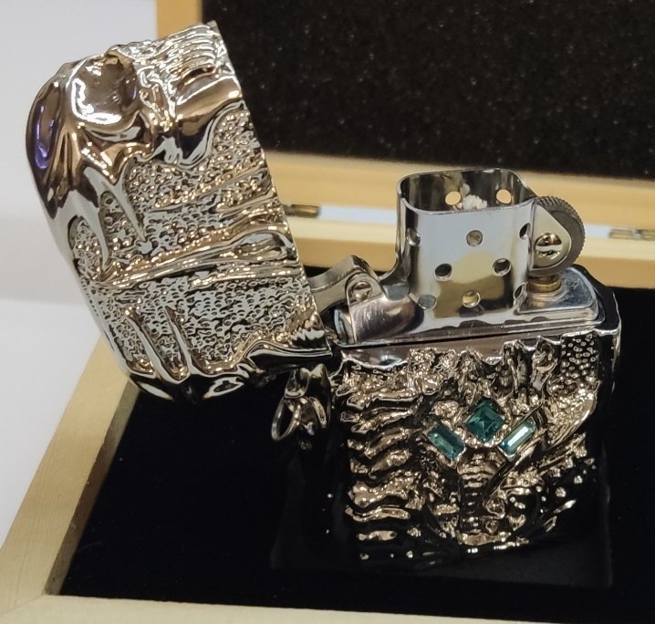 Запальничка WORLD OF WARCRAFT The lich king Lighter (silver) + подарункова коробка з дерева Запальничка WORLD OF WARCRAFT The lich king Lighter (silver) + подарункова коробка з дерева