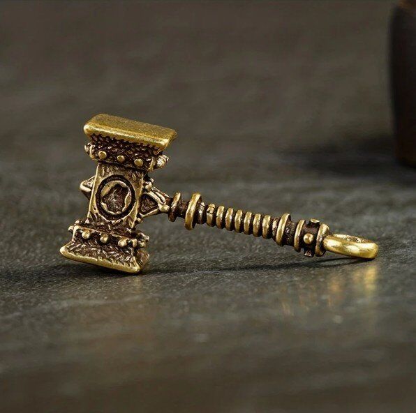Брелок World of Warcraft Doomhammer Варкрафт латунь 6 см. Брелок World of Warcraft Doomhammer Варкрафт латунь 6 см.