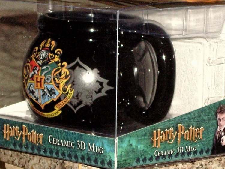 Кружка Harry Potter Hogwarts Cauldron 3D Sculpted Ceramic Mug 20 oz Кружка Harry Potter Hogwarts Cauldron 3D Sculpted Ceramic Mug 20 oz