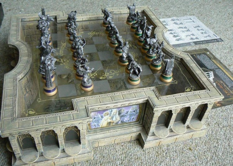 Шахи Володар кілець The Lord of the Rings Chess Set Шахи Володар кілець The Lord of the Rings Chess Set