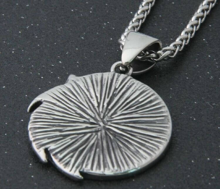 Кулон Ведьмак Геральта 3D медальон 3D (The Witcher Geralt) с нержавеющей стали Кулон Ведьмак Геральта 3D медальон 3D (The Witcher Geralt) с нержавеющей стали