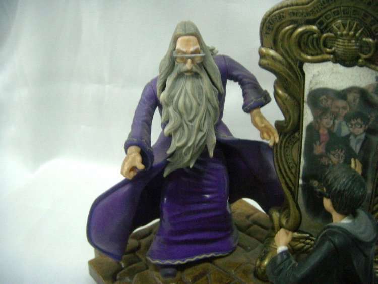 Фігурка Harry Potter and Dumbldor & Mirror of Erised Figure Фігурка Harry Potter and Dumbldor & Mirror of Erised Figure