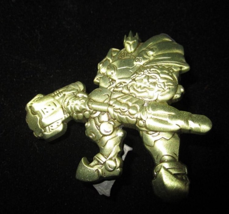 Значок 2016 Blizzcon Exclusive Gold Reinhardt Blizzard Pin