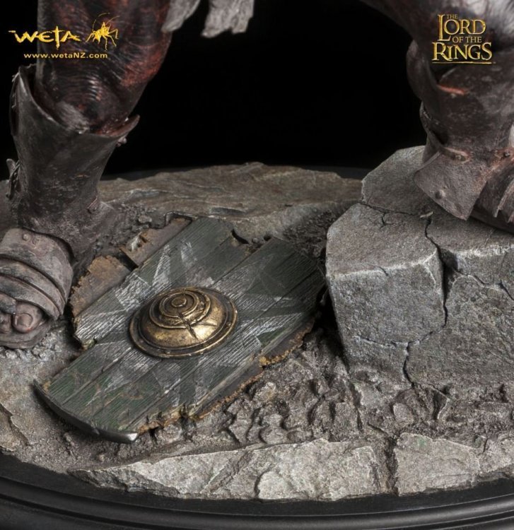 Статуэтка The Lord of the Rings Uruk-hai swordsman Statue (Weta Collectibles)