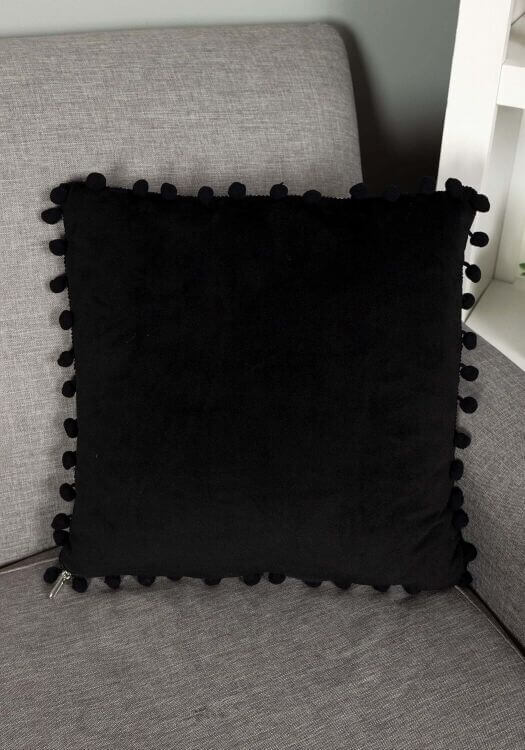 Подушка DC COMICS Batman Logo Black Pom Pom Pillow 40 см. Подушка DC COMICS Batman Logo Black Pom Pom Pillow 40 см.