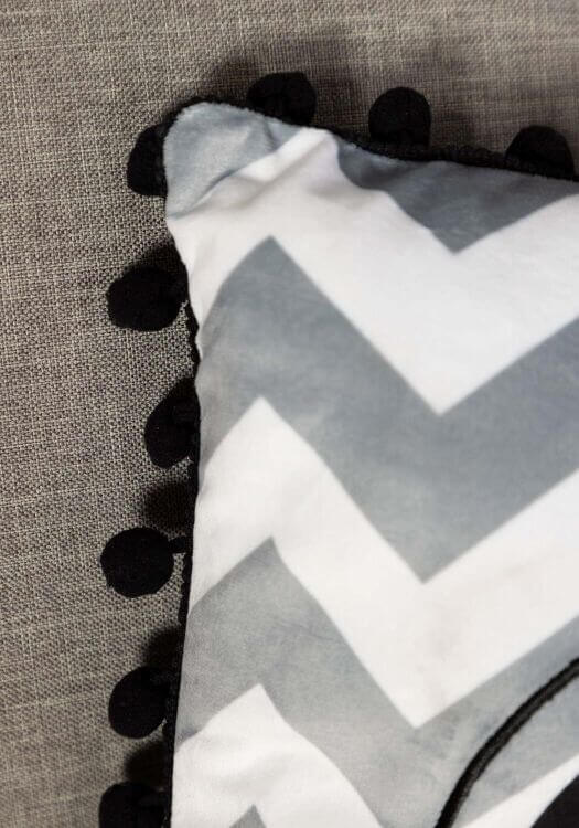 Подушка DC COMICS Batman Logo Black Pom Pom Pillow 40 см. Подушка DC COMICS Batman Logo Black Pom Pom Pillow 40 см.