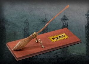 Статуэтка Nimbus 2000 Scale Model Miniature