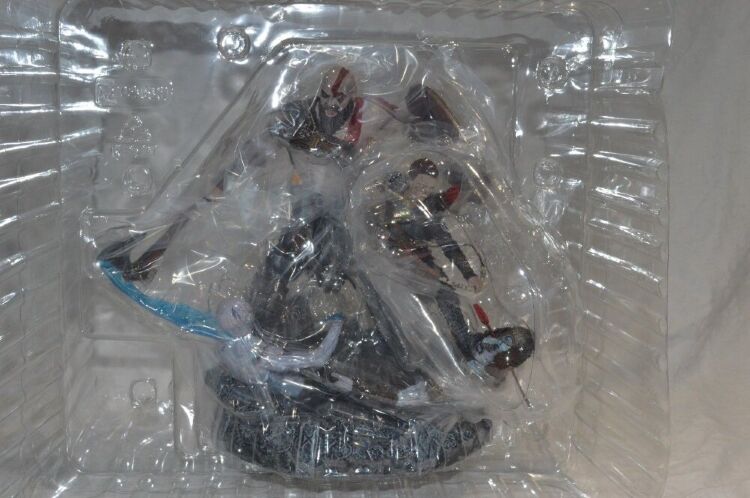 Статуетка God of War 4: KRATOS and ATREUS STATUE Collectors Edition
